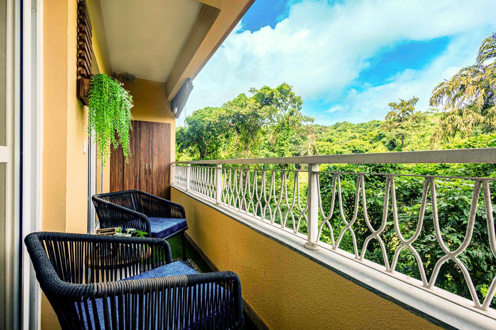 Alaya Stays 1 Bhk With Balcony & Pool - Veera Marina 칸돌림 외부 사진