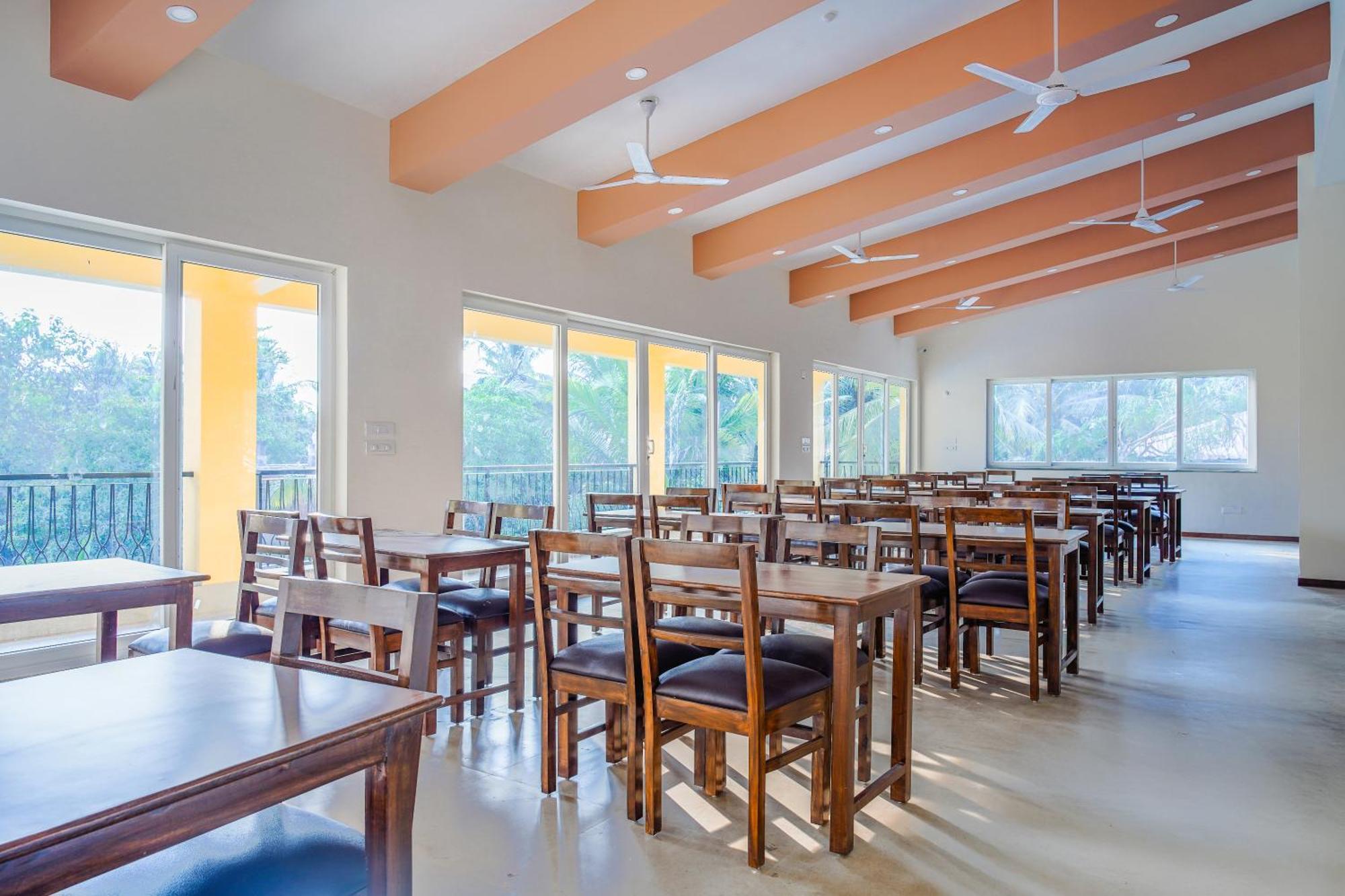 Alaya Stays 1 Bhk With Balcony & Pool - Veera Marina 칸돌림 외부 사진