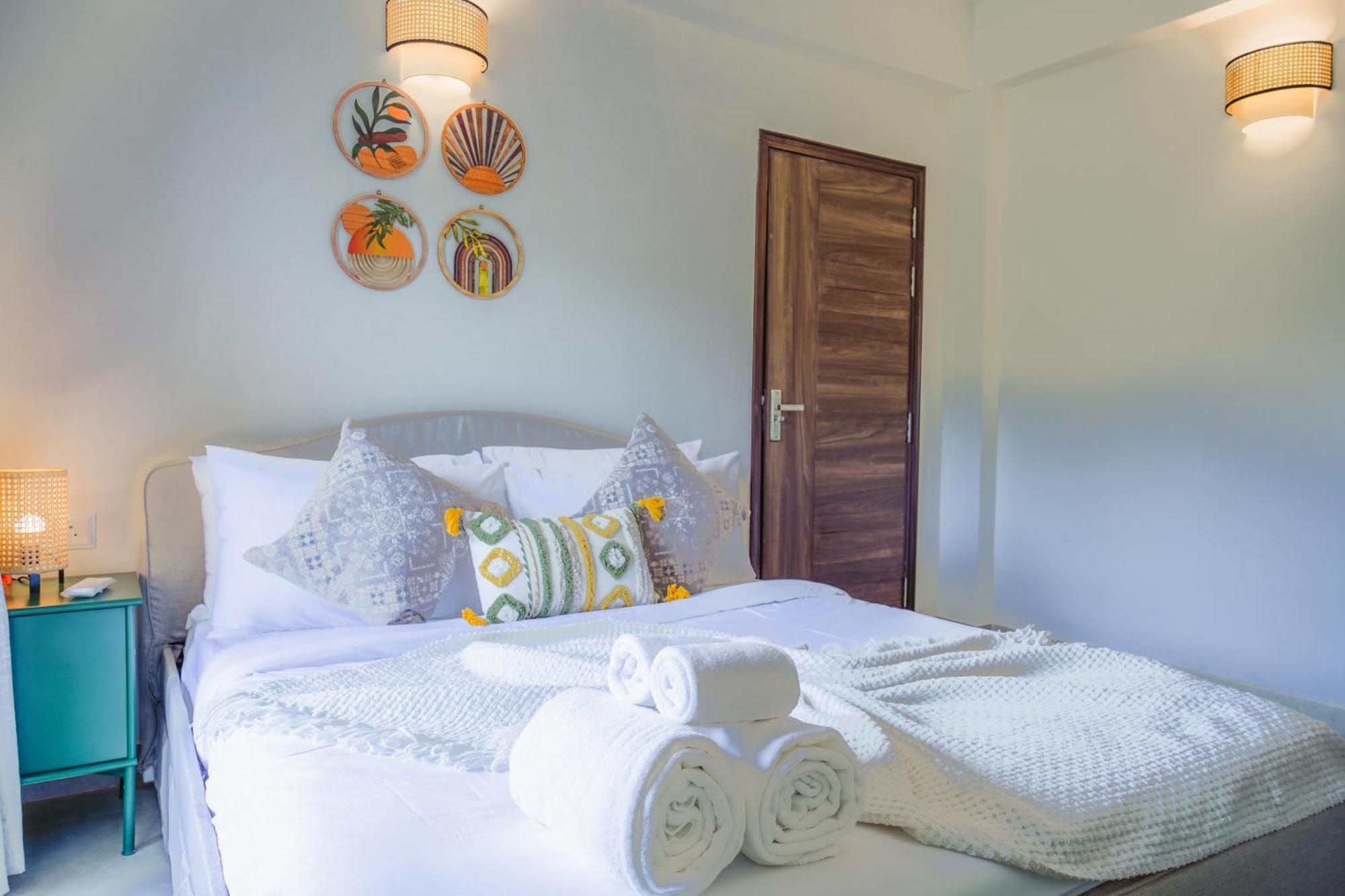 Alaya Stays 1 Bhk With Balcony & Pool - Veera Marina 칸돌림 외부 사진