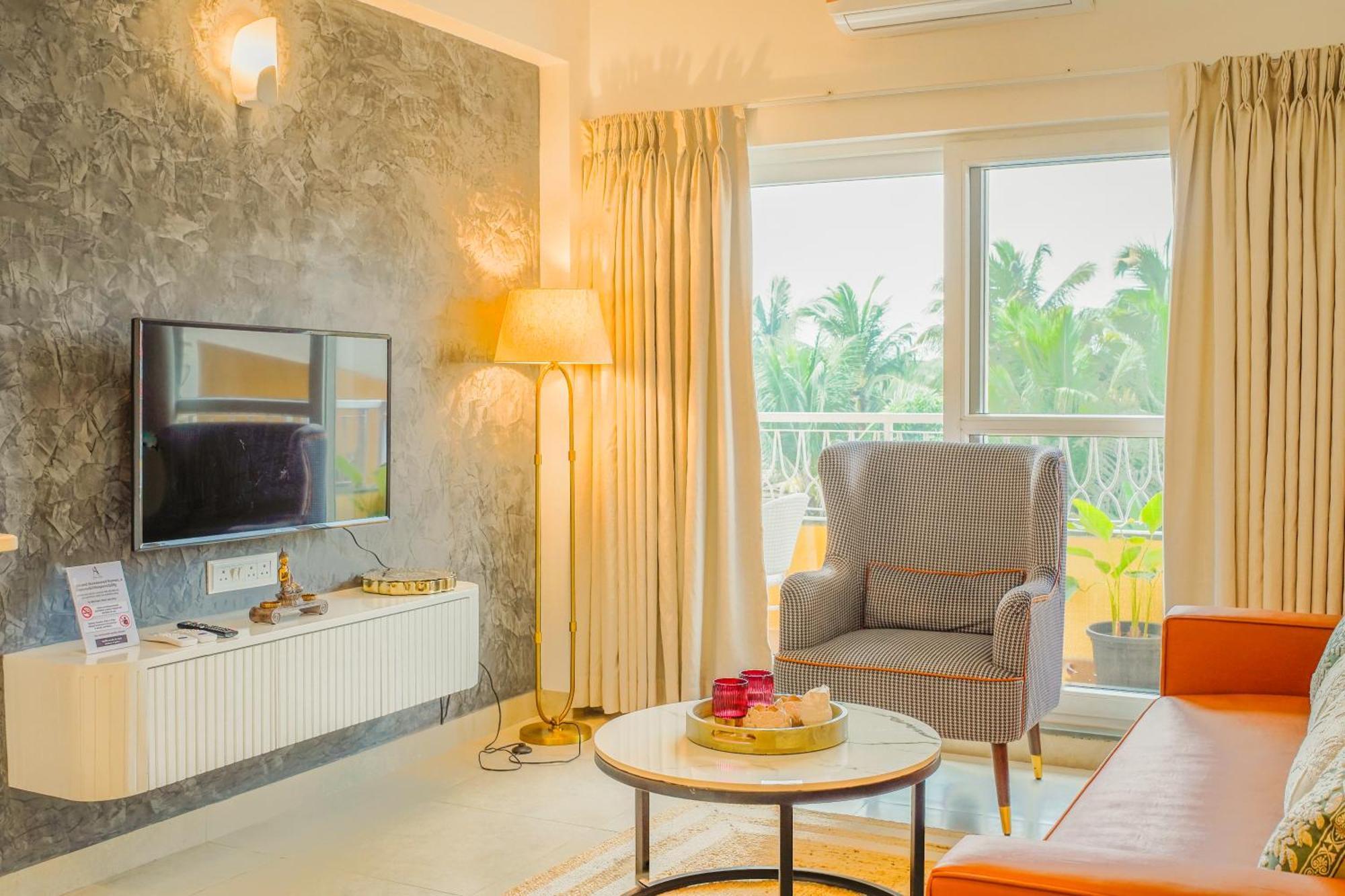 Alaya Stays 1 Bhk With Balcony & Pool - Veera Marina 칸돌림 외부 사진
