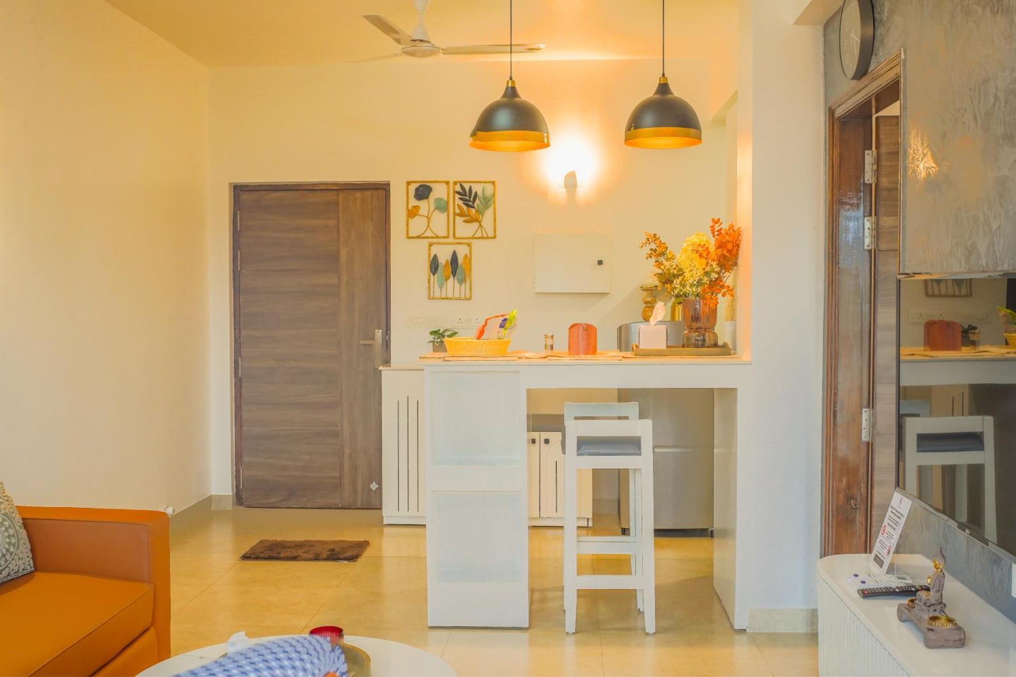 Alaya Stays 1 Bhk With Balcony & Pool - Veera Marina 칸돌림 외부 사진